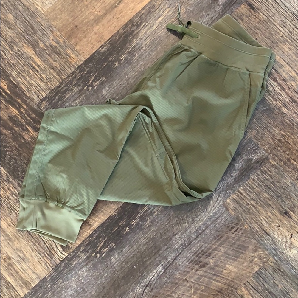 ZYIA Olive Trail Joggers NWT